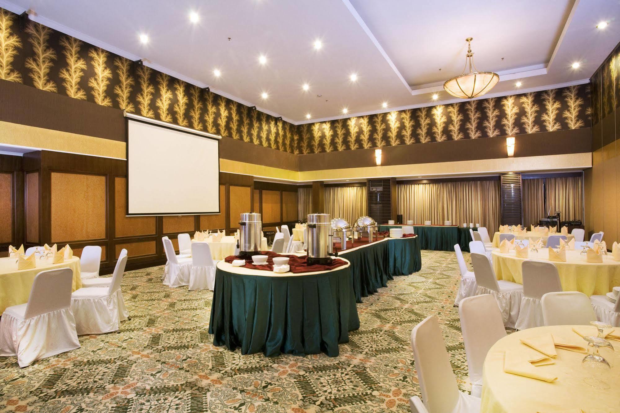 Aston Tropicana Hotel Bandung Exterior foto